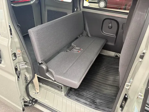 Nissan Clipper Van