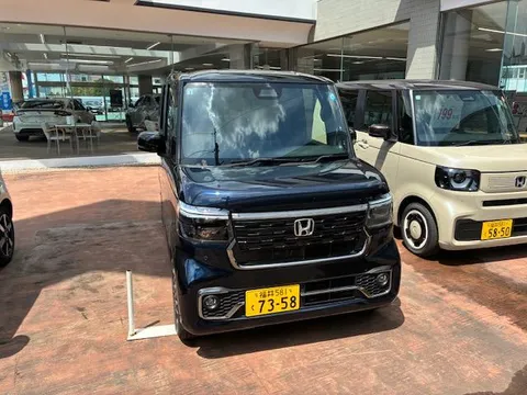 Honda N-BOX Custom
