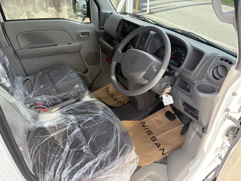 Nissan Clipper Van