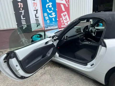 Mazda MX-5 (Roadster)