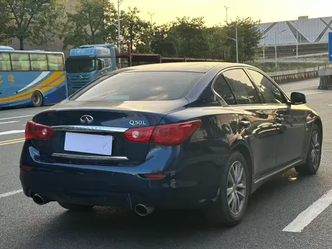 Infiniti Q50L