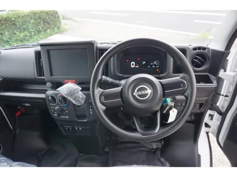 Nissan Clipper Van