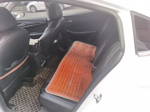 Roewe i5