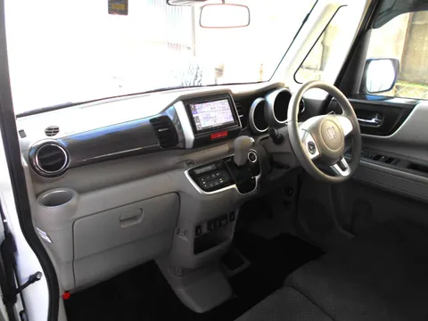 Honda N-BOX Slash