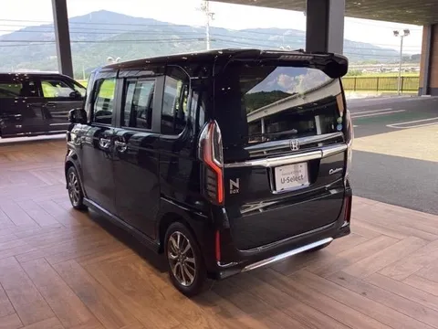 Honda N-BOX Custom