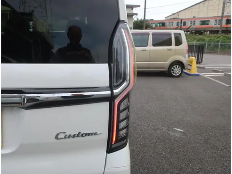 Honda N-BOX Custom