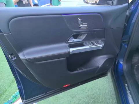 Mercedes-Benz Mercedes-Benz GLB
