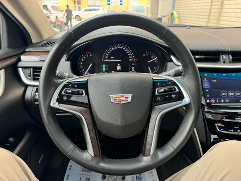 Cadillac XTS