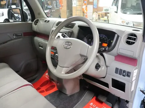 Toyota Pixis Space