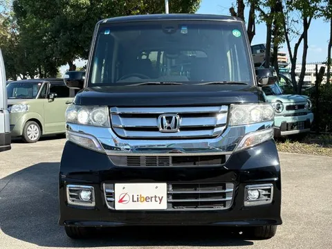 Honda N-BOX Custom