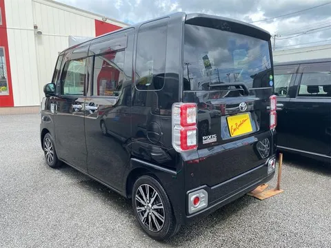 Toyota Pixis Mega