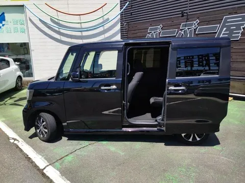 Honda N-BOX Custom