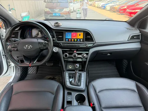 Hyundai Elantra (Avante)