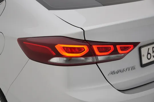 Hyundai Elantra (Avante)