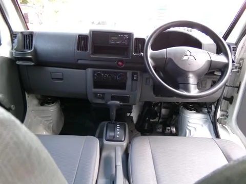 Mitsubishi Minicab Van