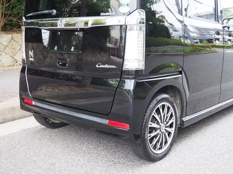 Honda N-BOX Custom