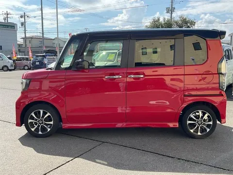 Honda N-BOX Custom