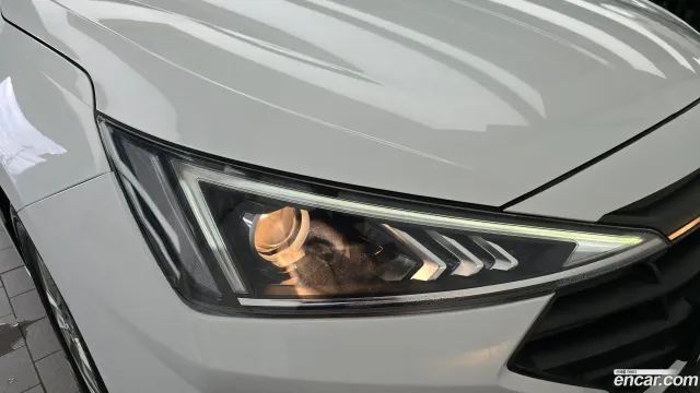 Hyundai Elantra (Avante)