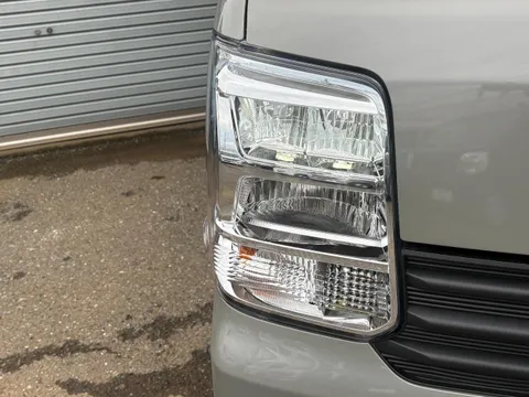Nissan Clipper Van