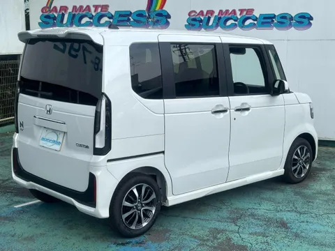 Honda N-BOX Custom