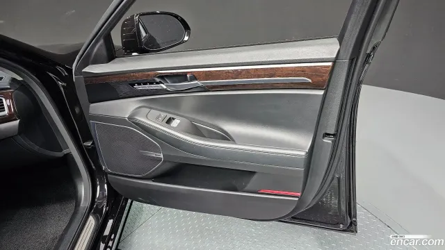 Genesis G90 (EQ900)