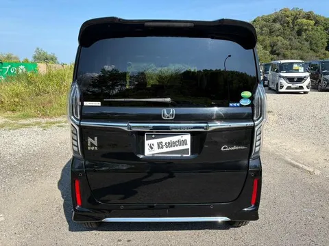 Honda N-BOX Custom