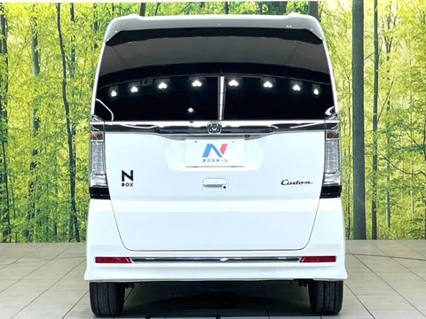 Honda N-BOX Custom