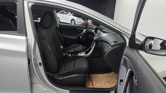 Hyundai Elantra (Avante)
