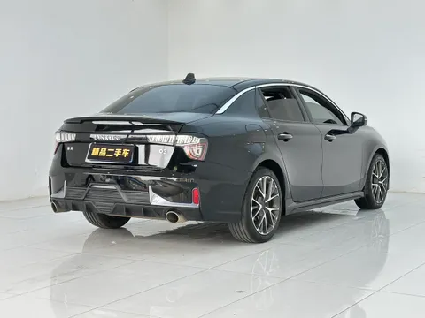 Lynk & Co 03