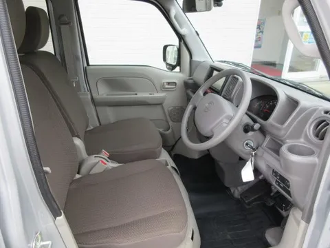 Nissan Clipper Van