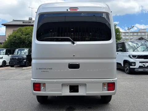 Mitsubishi Minicab Van