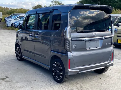 Honda N-BOX Custom