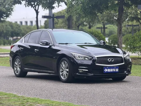 Infiniti Q50L