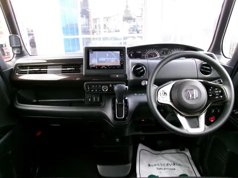 Honda N-BOX Custom