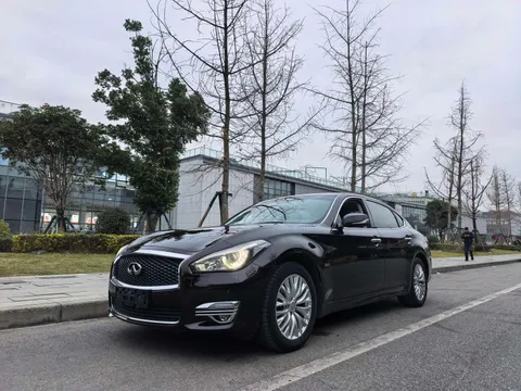 Infiniti Q70
