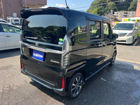 Honda N-BOX Custom