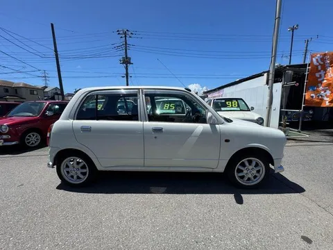 Daihatsu Mira Gino