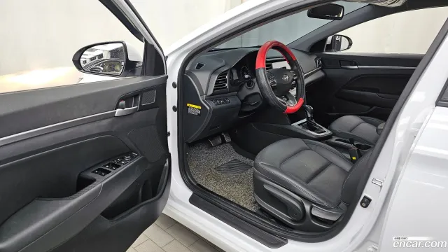 Hyundai Elantra (Avante)