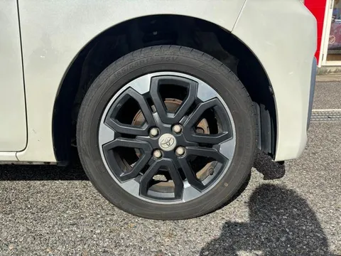 Toyota Pixis Mega