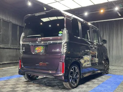 Honda N-BOX Custom