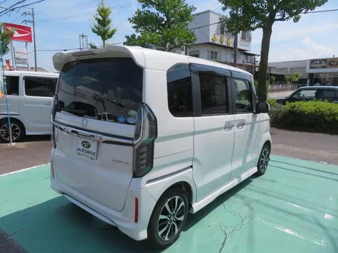 Honda N-BOX Custom