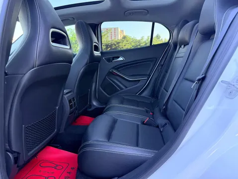 Mercedes-Benz Mercedes-Benz GLA