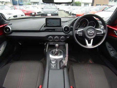 Mazda MX-5 (Roadster)