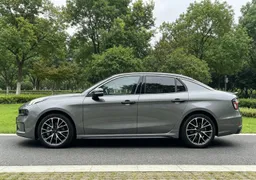 Lynk & Co 03