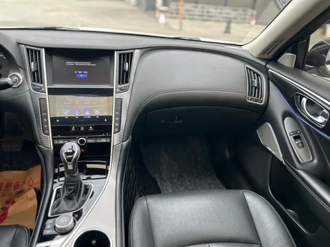 Infiniti Q50L