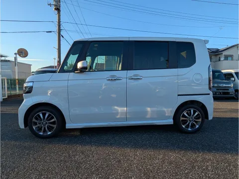 Honda N-BOX Custom