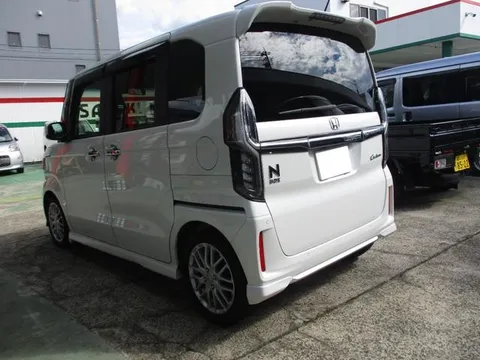 Honda N-BOX Custom