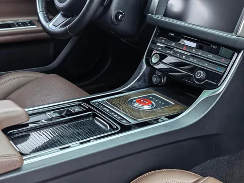Jaguar XFL