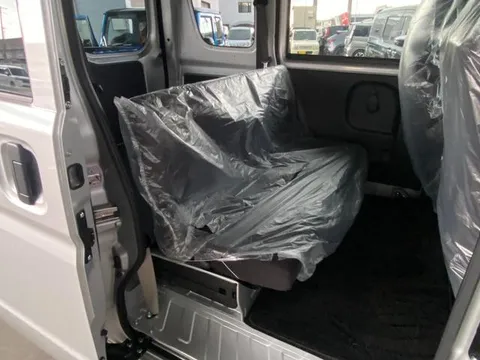 Nissan Clipper Van