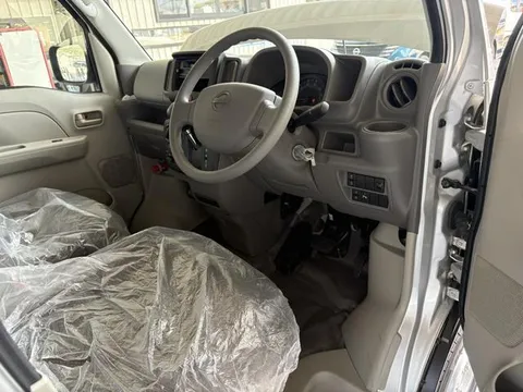 Nissan Clipper Van